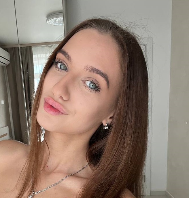 Mia_Evans